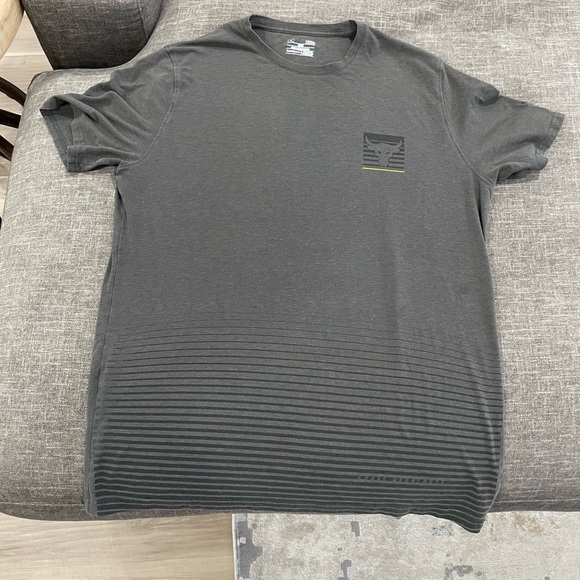 Under Armour Dark Gray Graphic Tee - The Rock - Picture 1 of 8